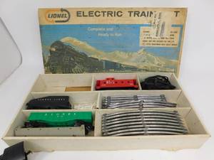 lot 3 image: Vintage Electric Train Set