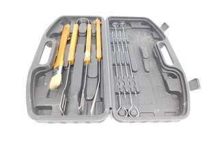 lot 7 image: Grilling Utensils Kit
