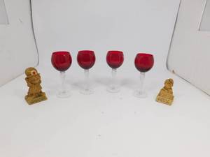lot 12 image: Vintage Red Wine Glasses with 2 desk figures