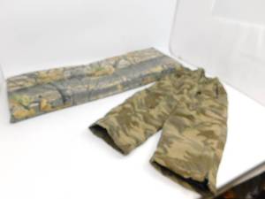 lot 15 image: Camouflage Cushion Pad with Camouflage Kids Snow Pants