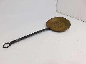 lot 22 image: Copper Flower Pan with Handle
