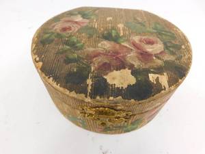 lot 25 image: Vintage Floral Jewelry Box