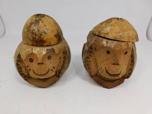 lot 36 image: Coconut Monkey Heads with Covers