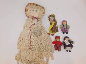 lot 46 image: 5 Vintage Dolls