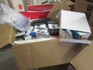 lot 5 image: Box of Assorted Small Returned Item...