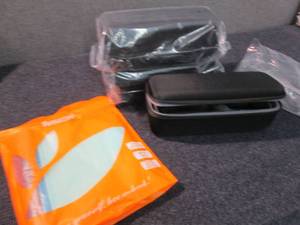 lot 9 image: Silicone Food Storage Set, 3 Hard Z...