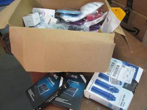 lot 89 image: Box of Assorted Small Returned Item...