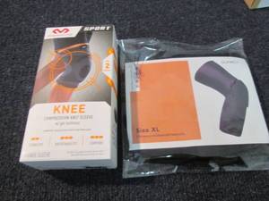 lot 122 image: Knee Sleeve, Knee Pads...