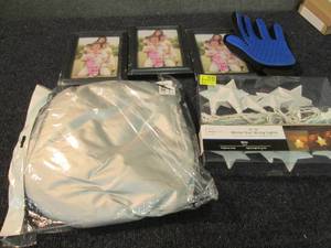 lot 140 image: Star String Lights, 3-4x6 Frames, W...