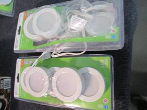 lot 165 image: 9 CE LED Puck Lights Z2...