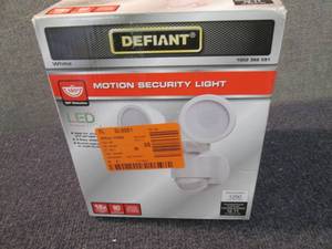 lot 180 image: Defiant 180 Degree White Motion Act...