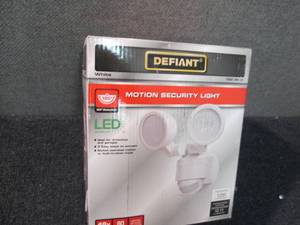 lot 183 image: Defiant 180 Degree White Motion Act...