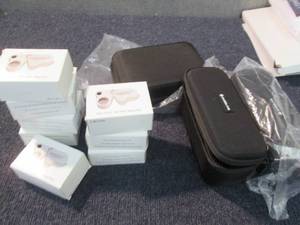 lot 231 image: 3 Zip Cases , 8 Mini Multi 30X 60X ...