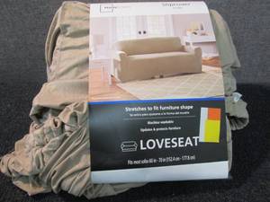 lot 237 image: Loveseat Slipcover...