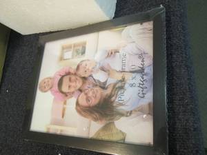 lot 256 image: 7- 8x10 Photo Frames...