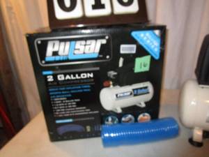 lot 16 image: Pulsar Silver Series 2 Gallon Air Compressor