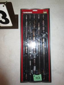 lot 43 image: Husky 19 pc Extension & Adapter Set
