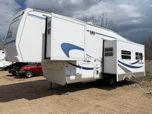 2003 Cedar Creek 5th Wheel -No Reserve-