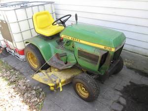 John Deere 212 Lawn Tractor  OS...