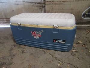 Large Igloo MaxCold Cooler Latches...
