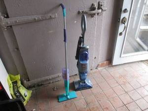 Bissell Flip-It Floor Cleaner and S...