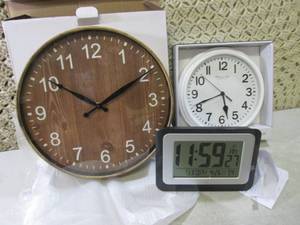 Lot of 3 Clocks  CSB...