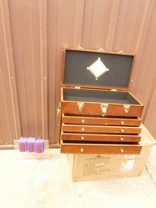 Wood display boxtool chest. Has a few minor scratches. As shown.