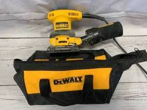 lot 5 image: DeWalt D26441 Palm Sander 14 Sheet with Bag