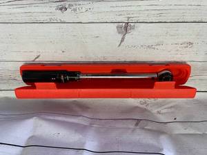 lot 16 image: Performance Tool 38 Dr. 100ft lb Torque Wrench