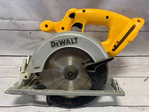 lot 23 image: DeWalt DC390 18 Volt XRP 6 12 Circular Saw