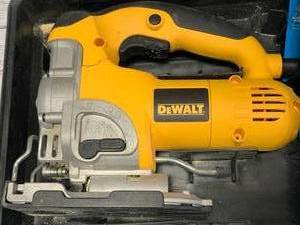 lot 34 image: DeWalt DW331 Orbital Jig Saw plus Extra Bosch Blades