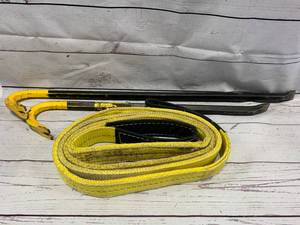 lot 41 image: Tow Strap & 2 Stanley Wrecking Bars