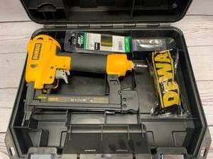lot 43 image: DeWalt D51420 Heavy Duty Stapler w Safety Glasses