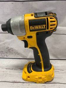 lot 46 image: DeWalt DCF826 18 Volt Impact Drill  Driver