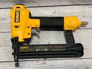 lot 48 image: DeWalt D51236  58- 1 12 Brad Nailer