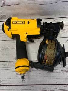 lot 51 image: DeWalt D51321 34-1 34 Coil Roofing Nailer