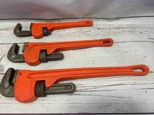 lot 54 image: 10 14 18 Pipe Wrench Set