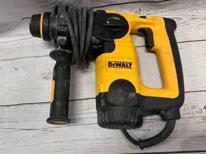 lot 74 image: DeWalt D25313 HD Rotary 1 Hammer Drill $245 retail