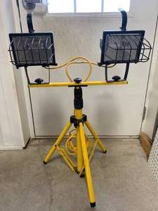 lot 80 image: Twin Halogen Tripod Lights