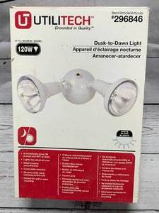 lot 90 image: Utilitech 120w Dusk to Dawn Outdoor Light