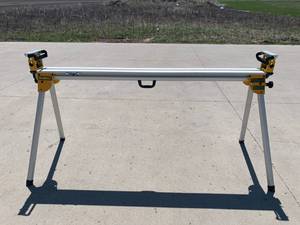 lot 94 image: DW723 Miter Saw Stand & 2ea DW723 Work Supports