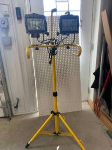 lot 100 image: Twin Halogen Tripod Lights