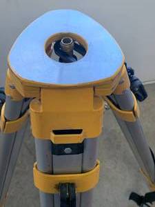lot 124 image: DeWalt Laser Level Tripod