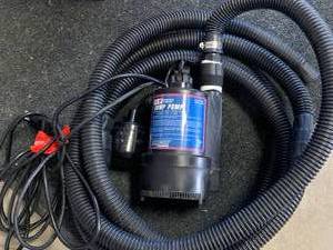 lot 125 image: Barracuda 13 hp Sump Pump & Hose