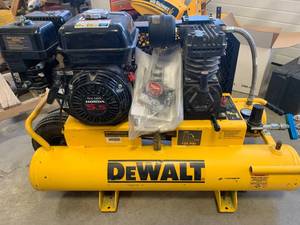 lot 129 image: DeWalt D55270 5.5 hp 8 Gallon Air Compressor