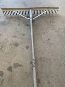 lot 149 image: Kobalt 36 Landscaping Rake