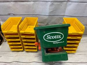 lot 167 image: Scotts Hand Spreader & 18 Mini Bins