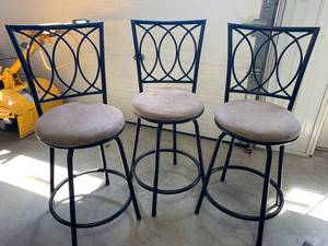 lot 175 image: Lot of 3 Bar Stools (24 floor to seat)
