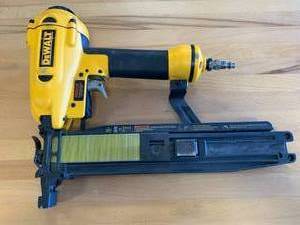 lot 181 image: DeWalt D51431 16 Gauge Staple Gun