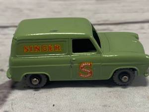 lot 6 image: Vintage Lesney Matchbox Thames Ford Thames Singer Van #59